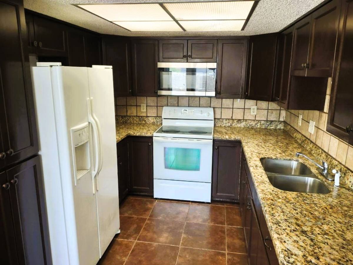 Townhouse for rent at 1913 Bobby Jones Dr, El Paso, TX 79936