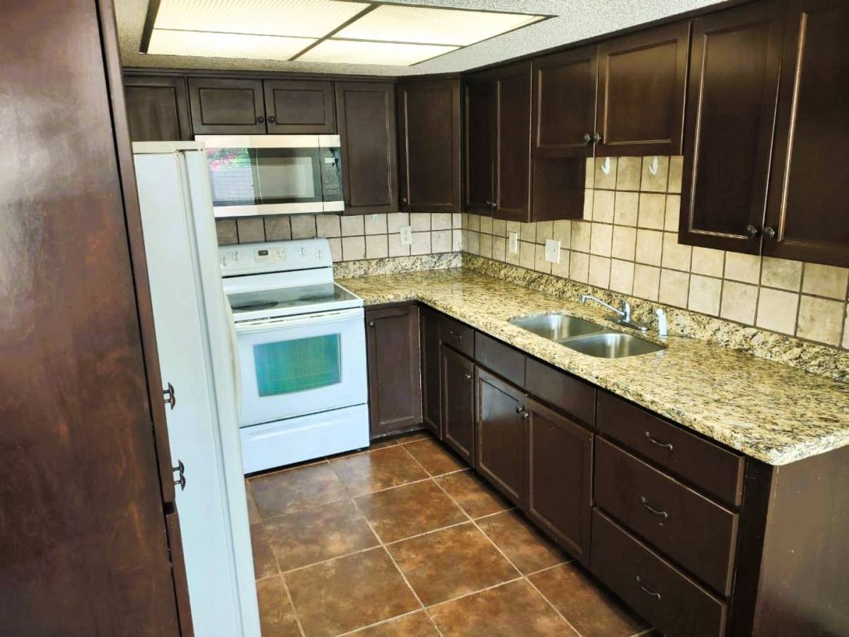 Townhouse for rent at 1913 Bobby Jones Dr, El Paso, TX 79936