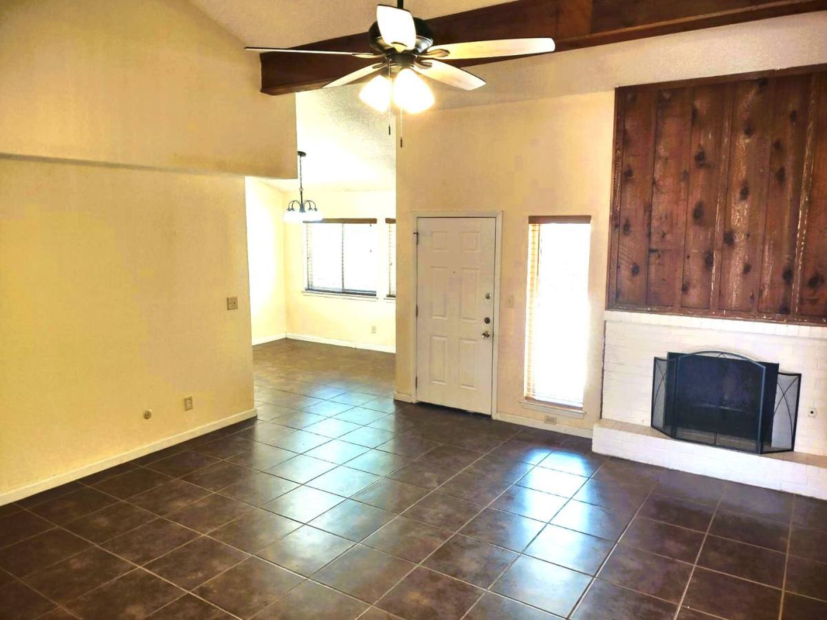 Townhouse for rent at 1913 Bobby Jones Dr, El Paso, TX 79936