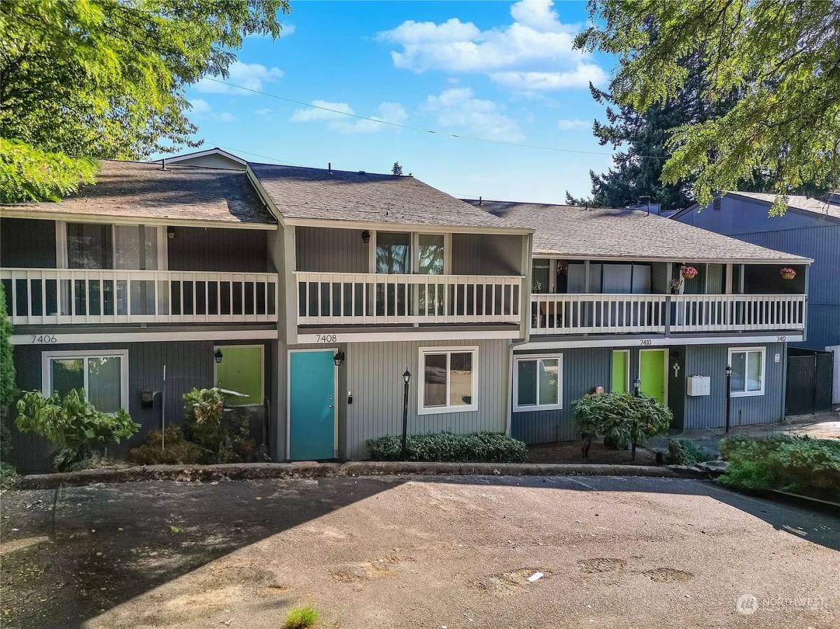 Townhouse for rent at 7408 31st St Court W, Tacoma, WA 98466