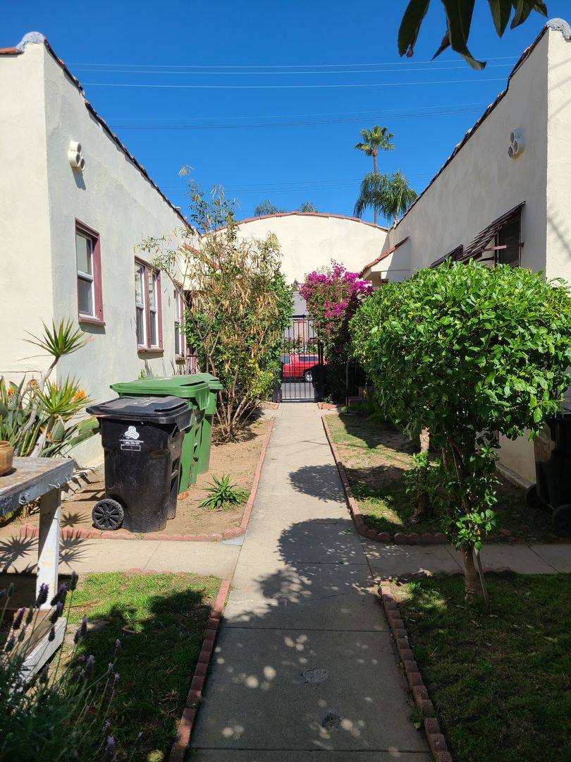 Apartment for rent at 5154 Fountain Ave, Los Angeles, CA 90029