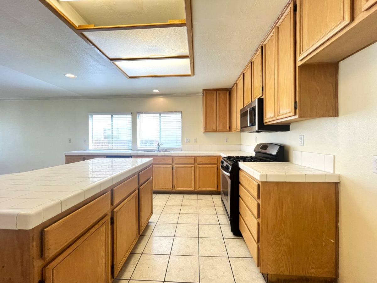House for rent at 635 Shenandoah Rd, Corona, CA 92879