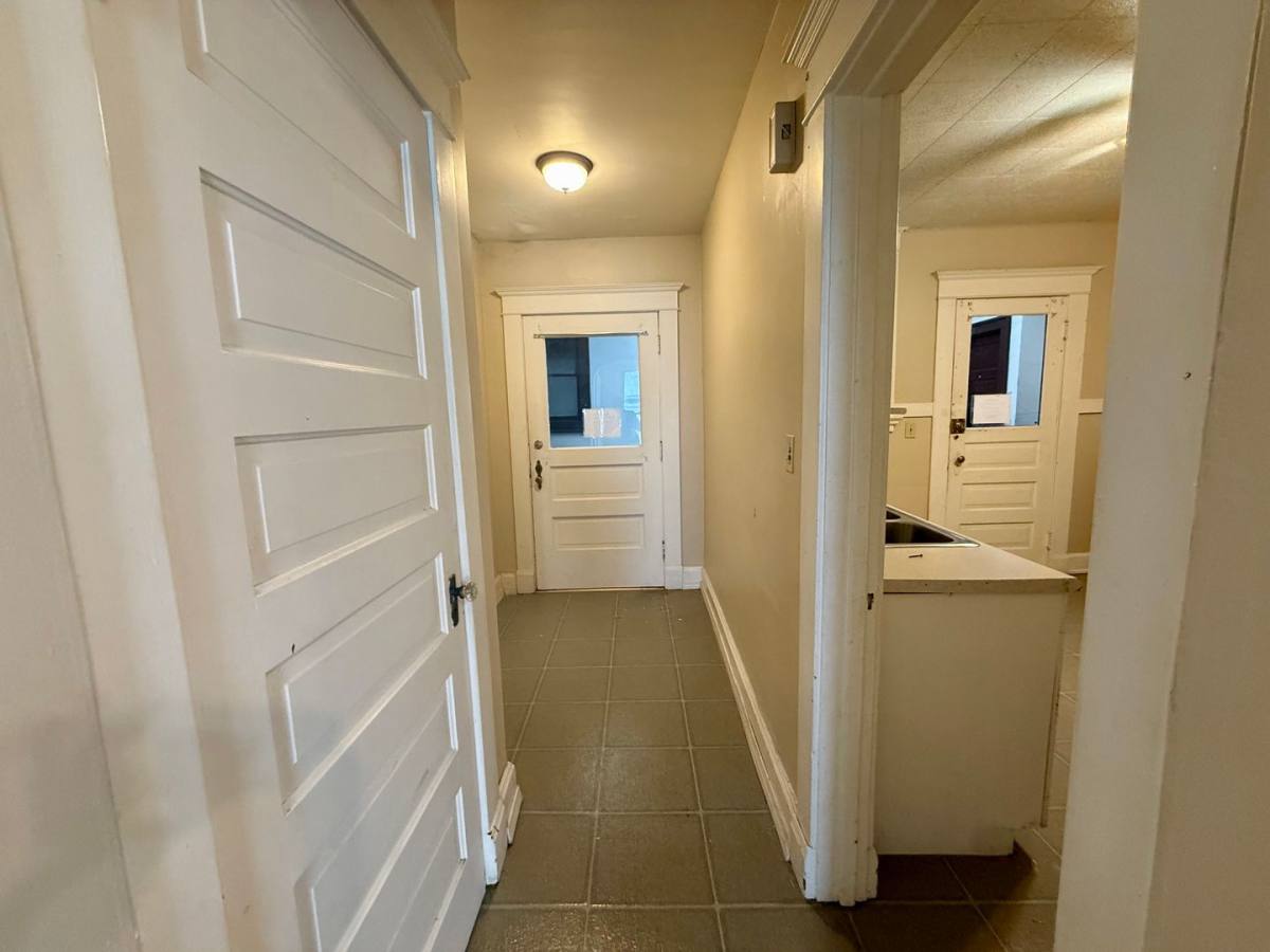 Apartment for rent at 811 E 14th St, Davenport, IA 52803