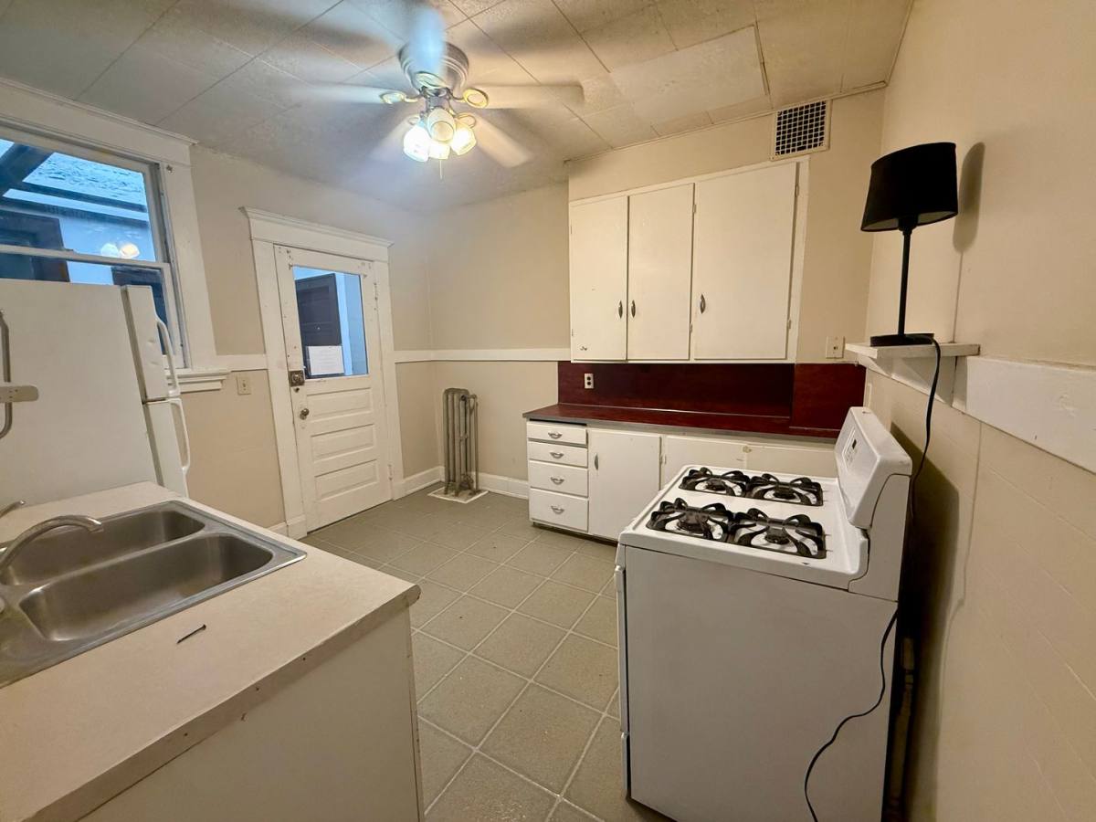 Apartment for rent at 811 E 14th St, Davenport, IA 52803