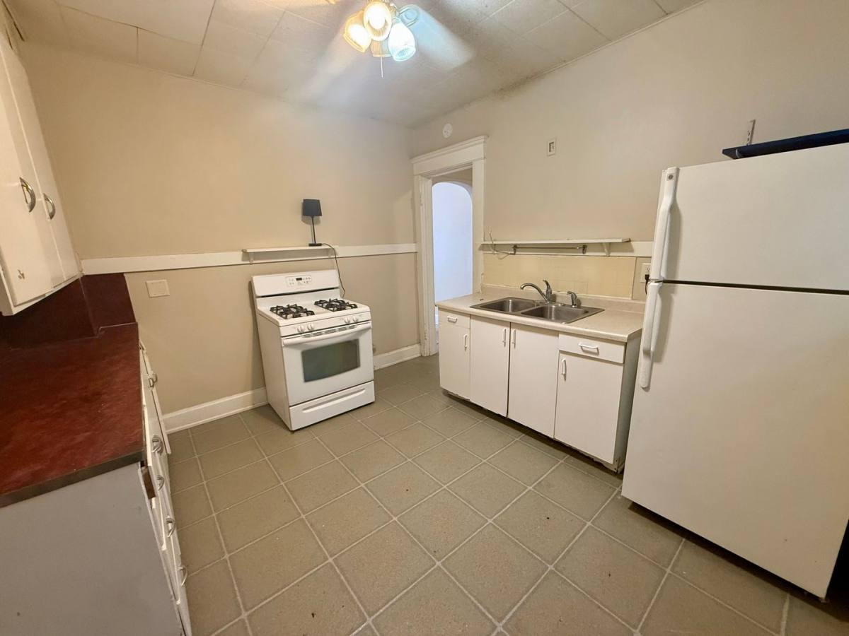 Apartment for rent at 811 E 14th St, Davenport, IA 52803