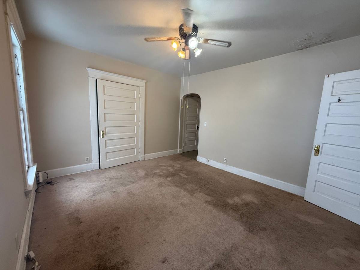 Apartment for rent at 811 E 14th St, Davenport, IA 52803