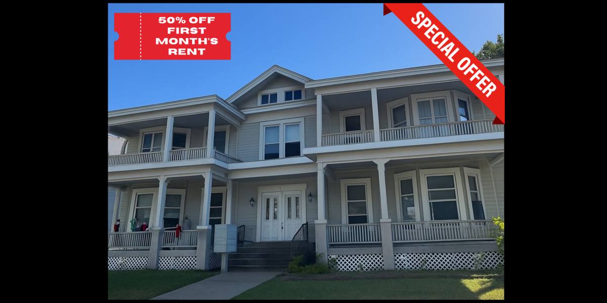 Apartment for rent at 811 E 14th St, Davenport, IA 52803