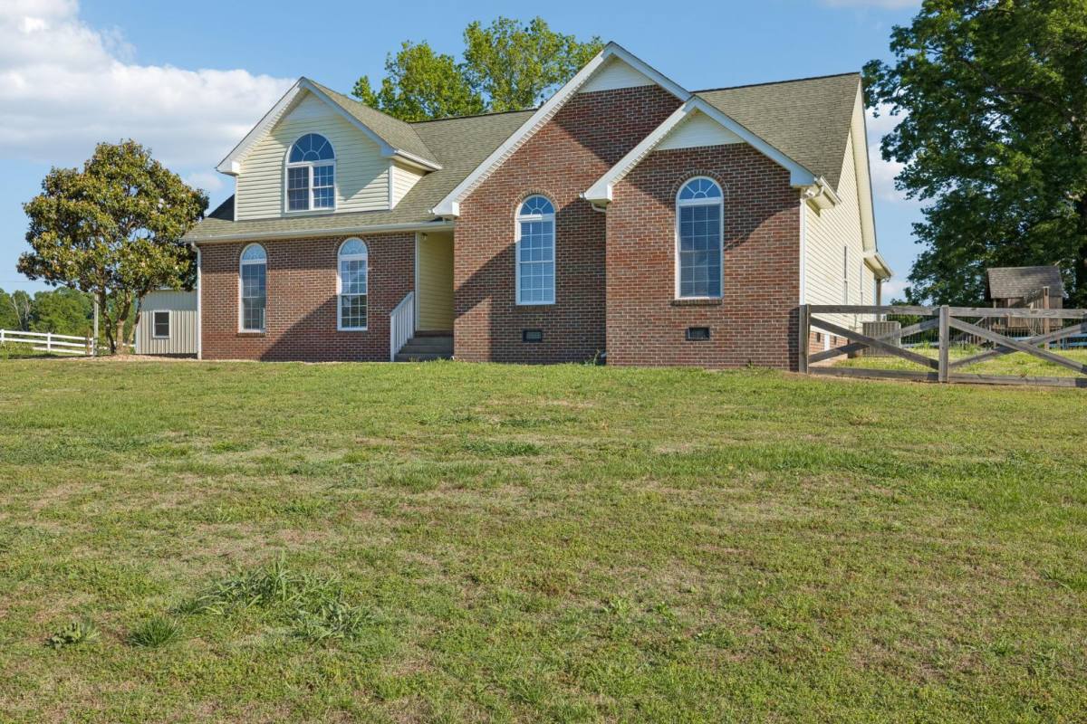 House for rent at 100 Heath Rd, Charlotte, TN 37036