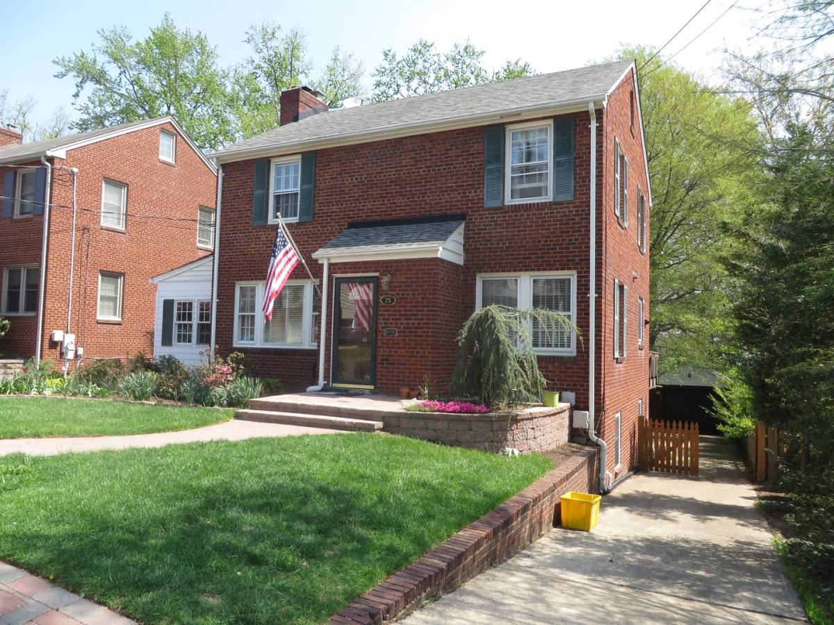 House for rent at 25 N Garfield St, Arlington, VA 22201
