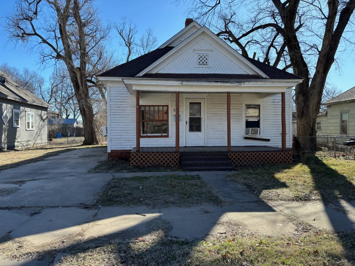 House for rent at 711 E 6th Ave, Hutchinson, KS 67501