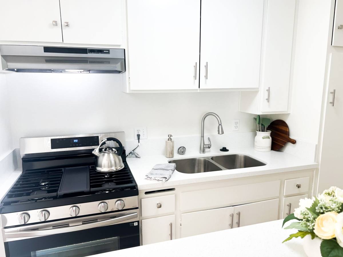 Apartment for rent at 7425 Sepulveda Blvd, Van Nuys, CA 91405