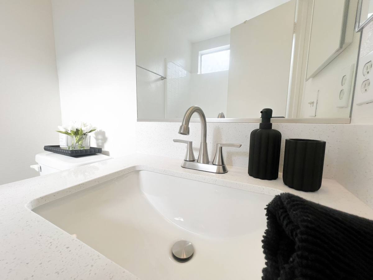 Apartment for rent at 7425 Sepulveda Blvd, Van Nuys, CA 91405