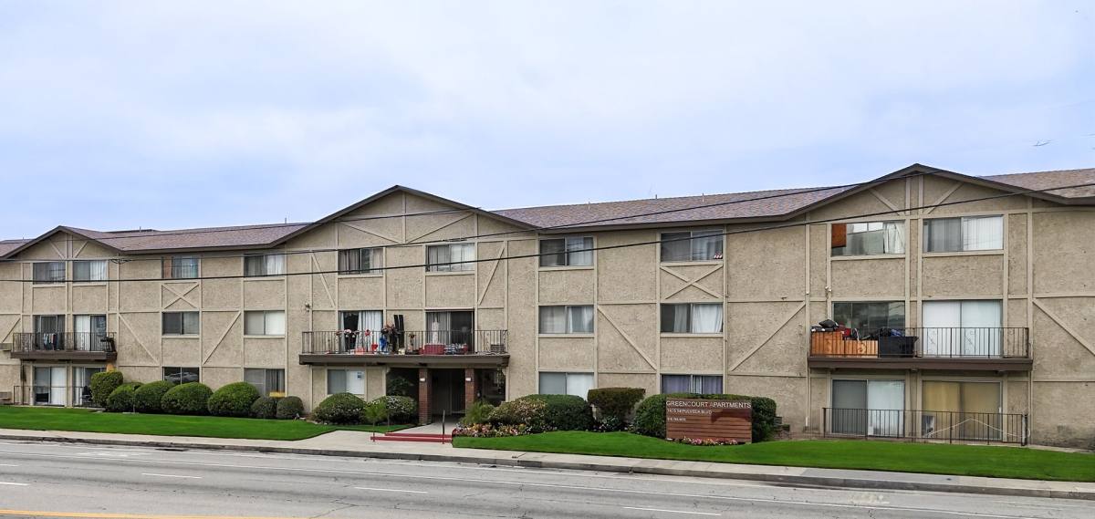 Apartment for rent at 7425 Sepulveda Blvd, Van Nuys, CA 91405