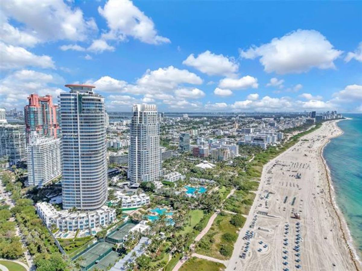 Apartment for rent at 100 S Pointe Dr, Miami Beach, FL 33139