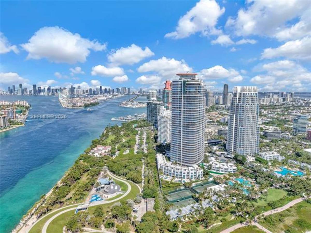 Apartment for rent at 100 S Pointe Dr, Miami Beach, FL 33139