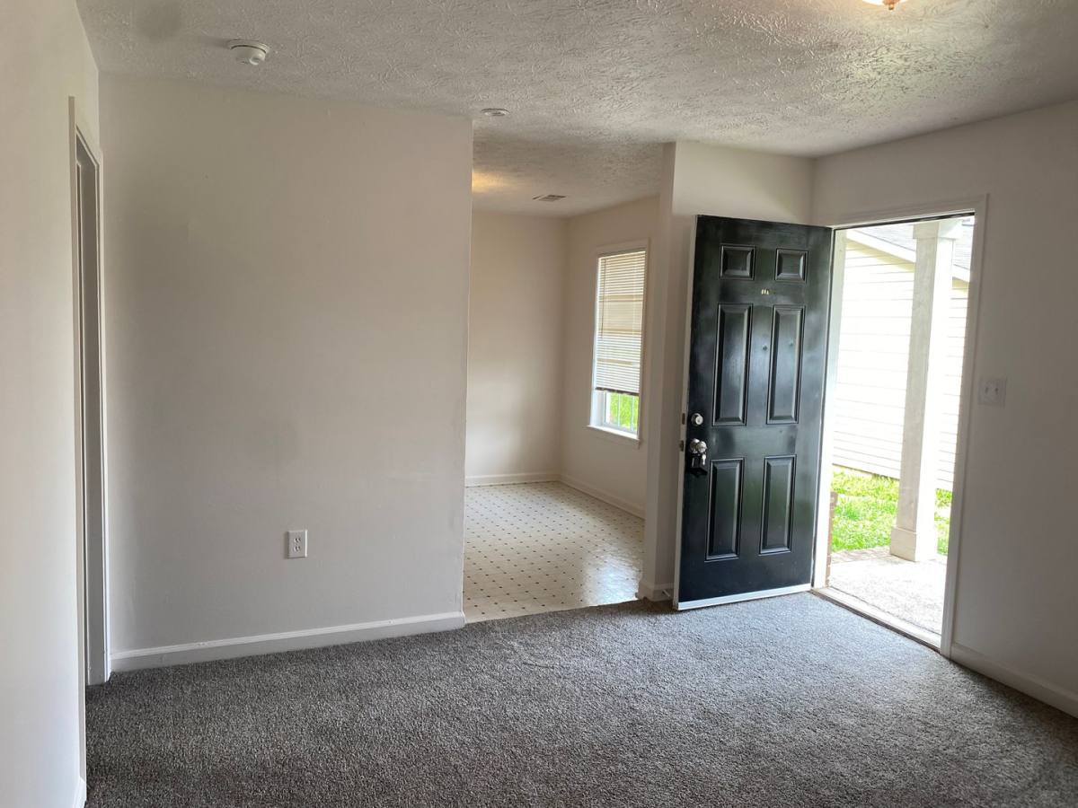 Apartment for rent at 47 Robinson St, Newnan, GA 30263