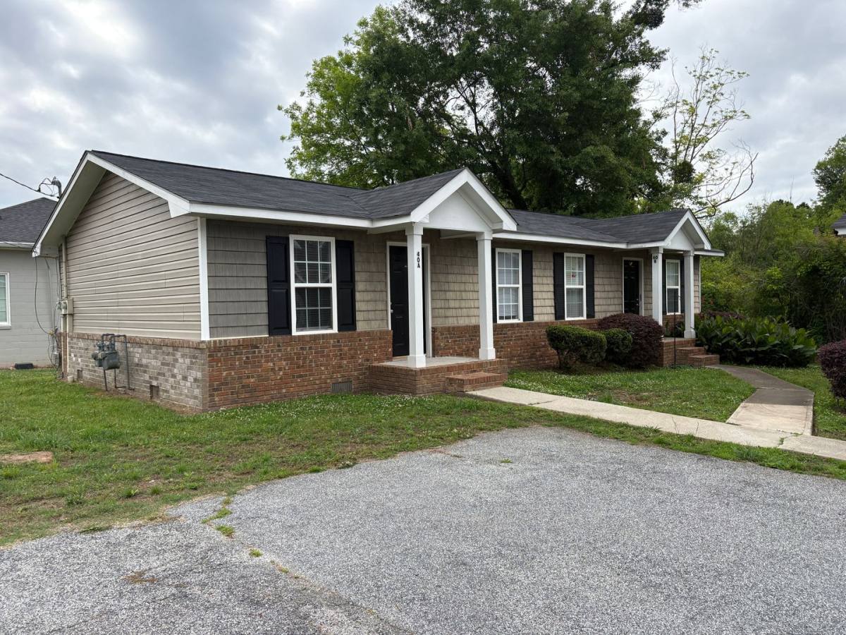 Apartment for rent at 47 Robinson St, Newnan, GA 30263