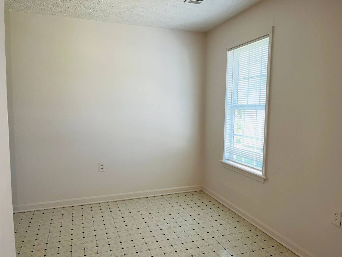 Apartment for rent at 47 Robinson St, Newnan, GA 30263