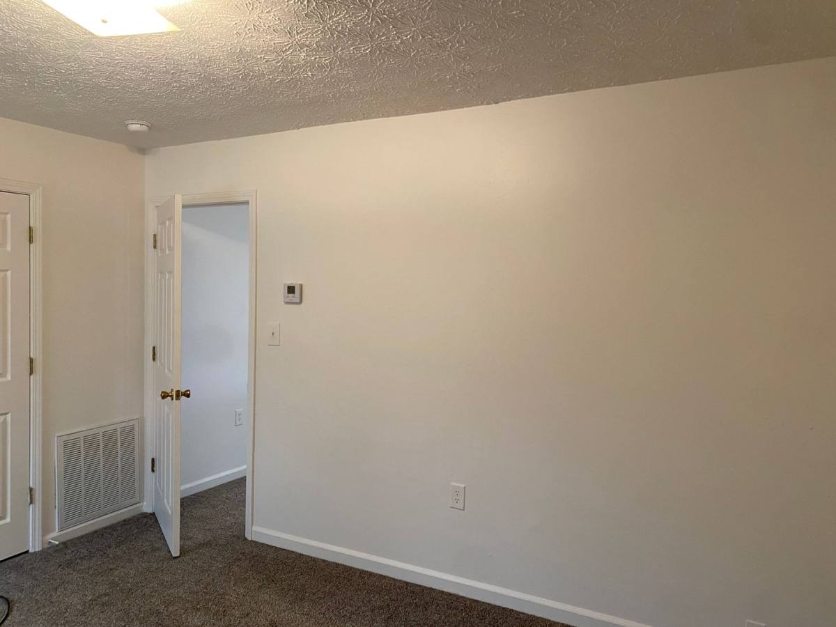 Apartment for rent at 47 Robinson St, Newnan, GA 30263