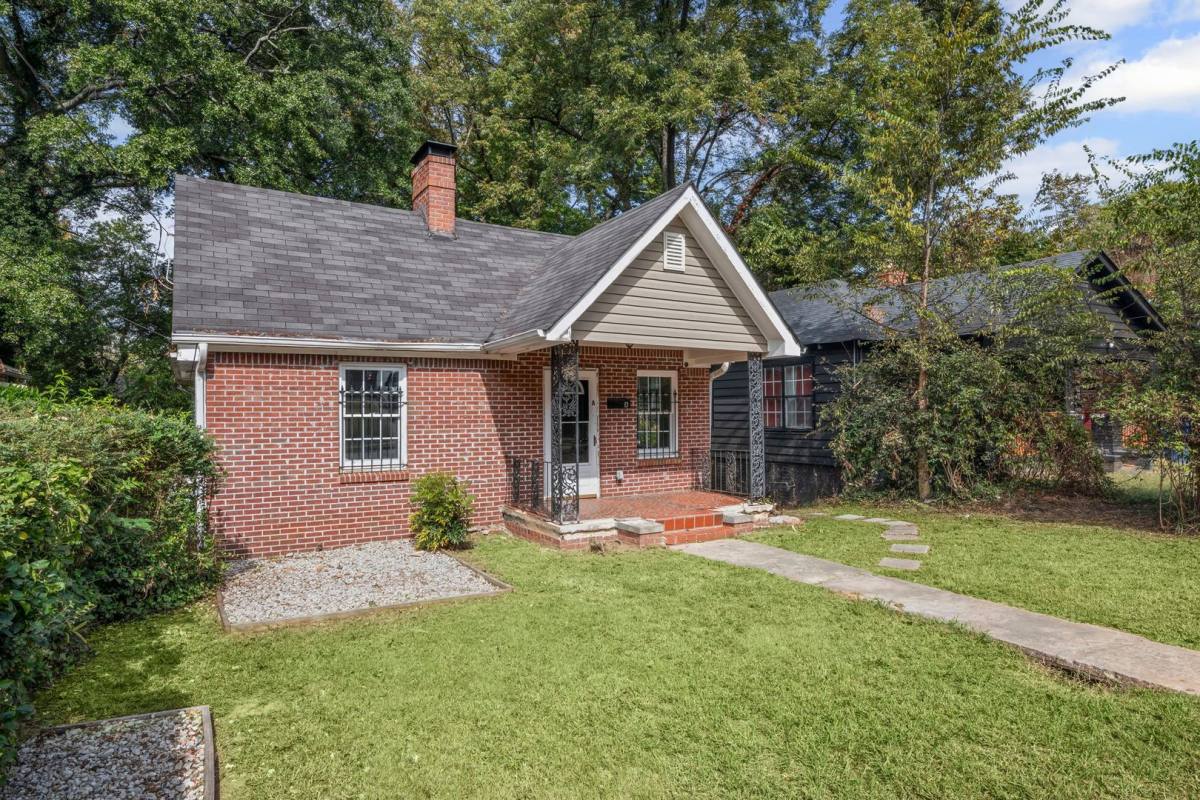 House for rent at 1005 Westmoor Dr NW, Atlanta, GA 30314