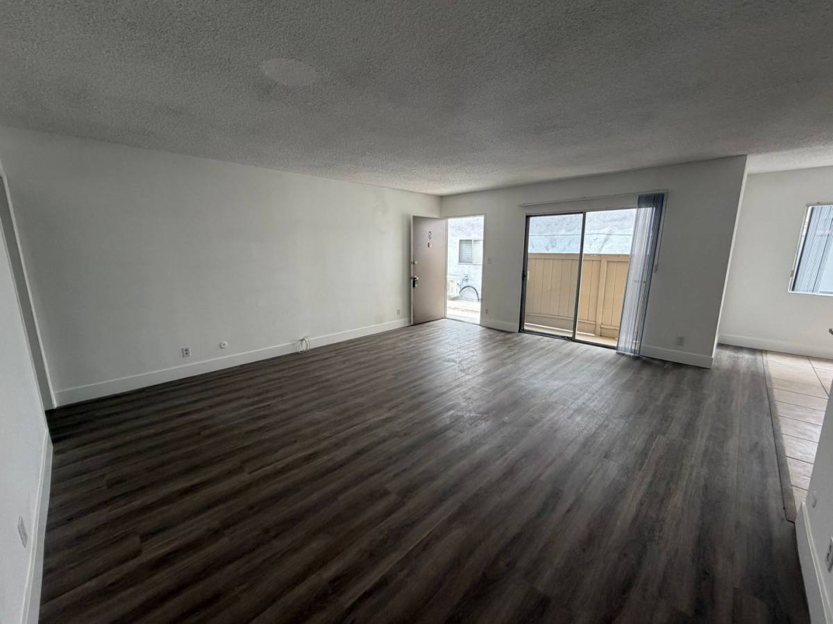 Apartment for rent at 3515 Jasmine Ave, Los Angeles, CA 90034