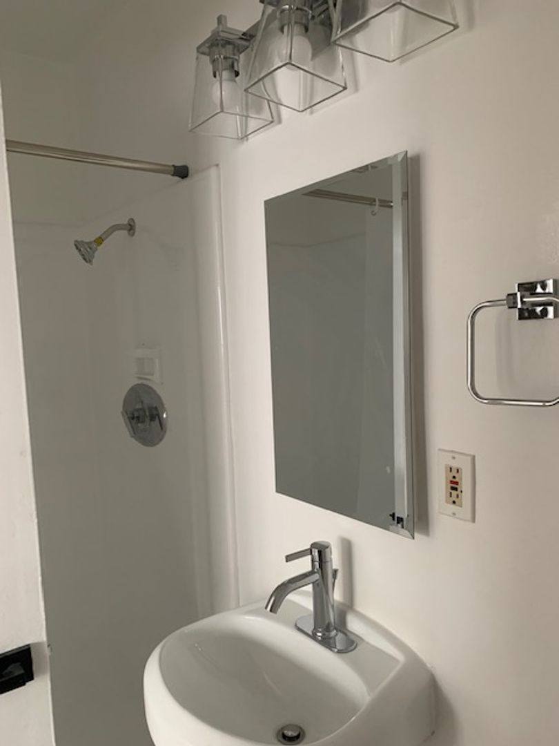 Apartment for rent at 3515 Jasmine Ave, Los Angeles, CA 90034