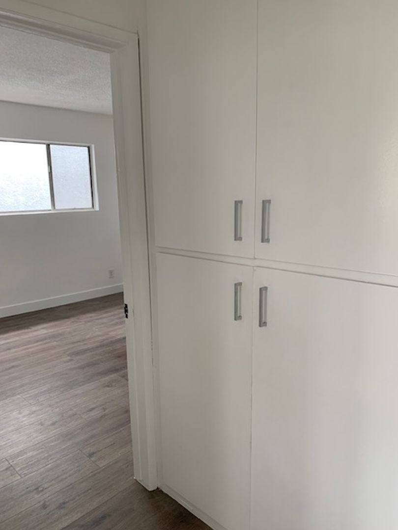 Apartment for rent at 3515 Jasmine Ave, Los Angeles, CA 90034