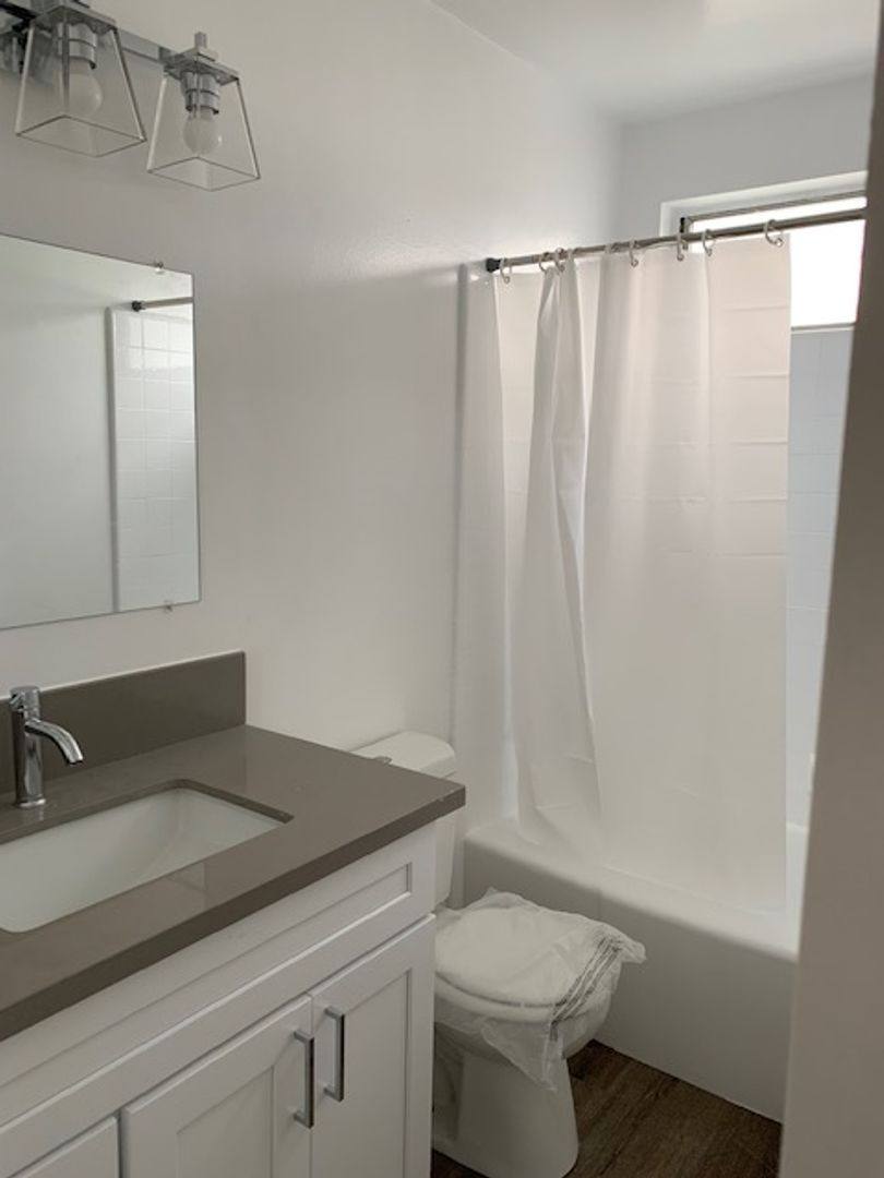 Apartment for rent at 3515 Jasmine Ave, Los Angeles, CA 90034