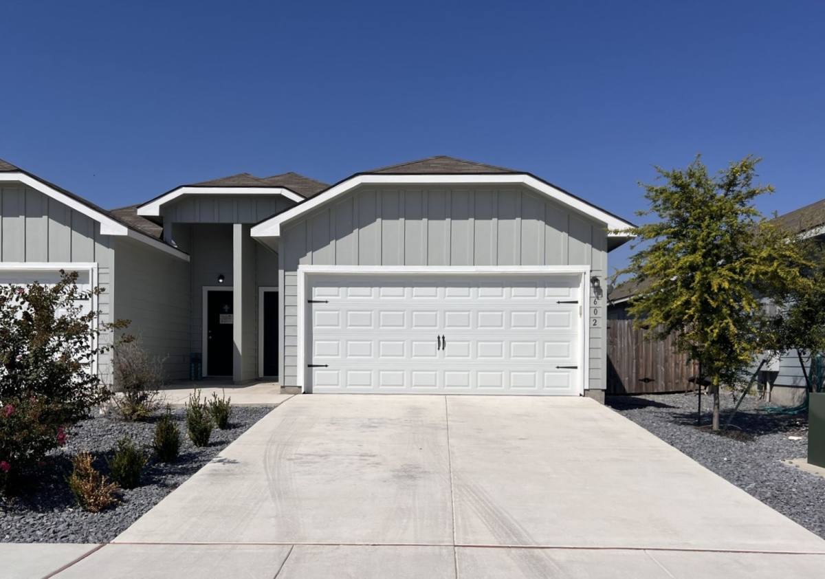 Townhouse for rent at 602 Grayson Lane, Seguin, TX 78155