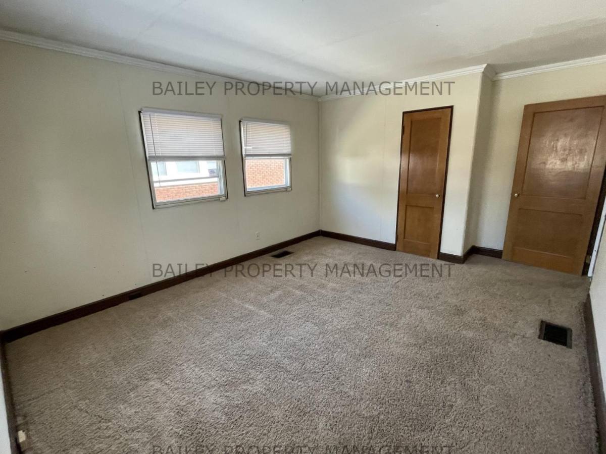 House for rent at 1661 Richmond Dr, Louisville, KY 40205
