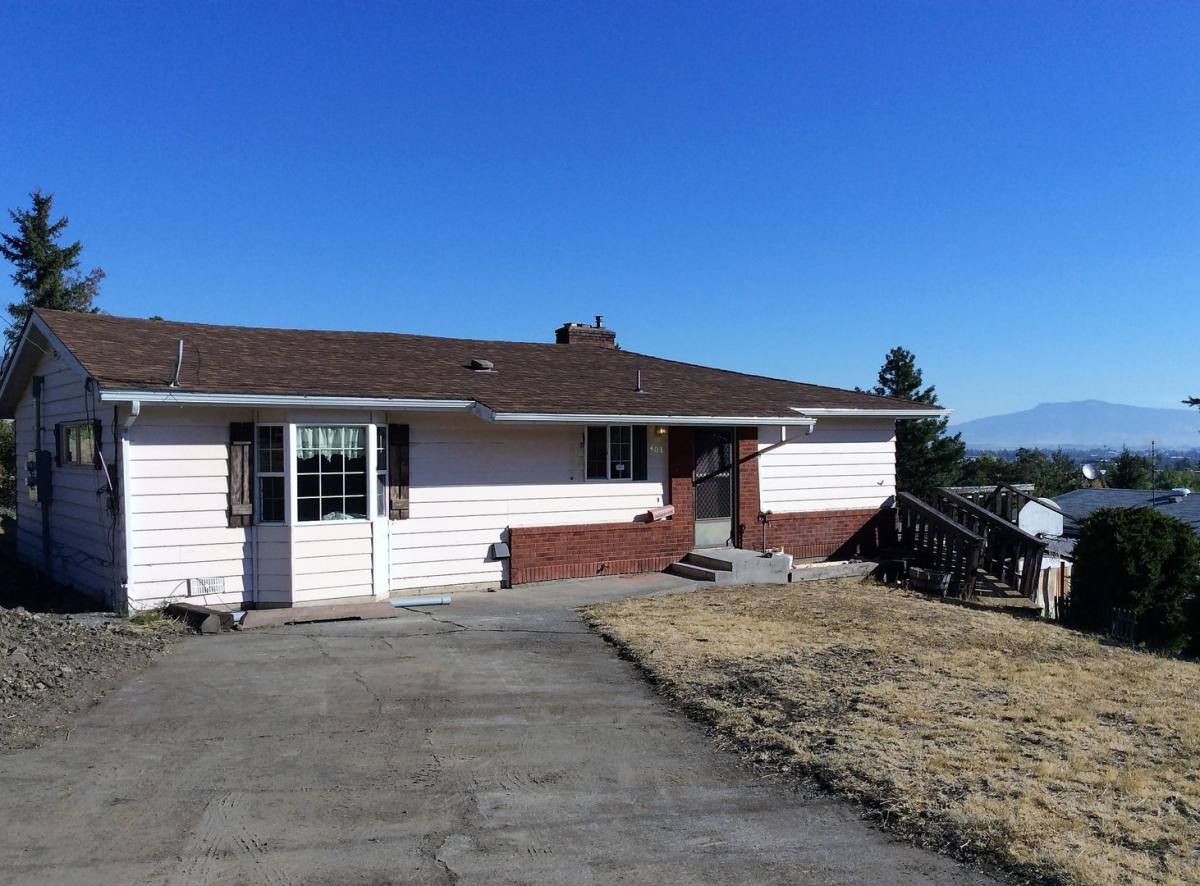 Apartment for rent at 403 or 405 B Ave, La Grande, OR 97850
