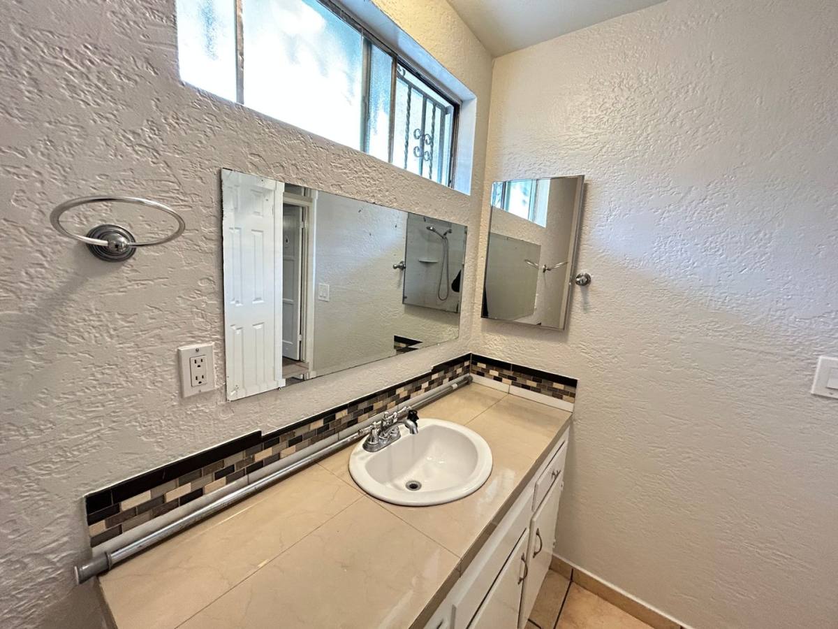 Apartment for rent at 2430 Linden Ave, Long Beach, CA 90806
