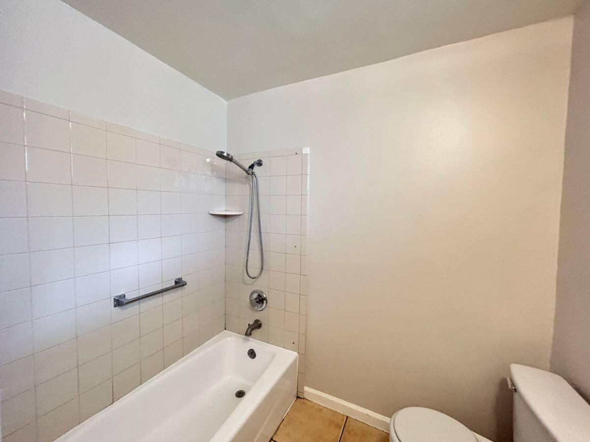 Apartment for rent at 2430 Linden Ave, Long Beach, CA 90806