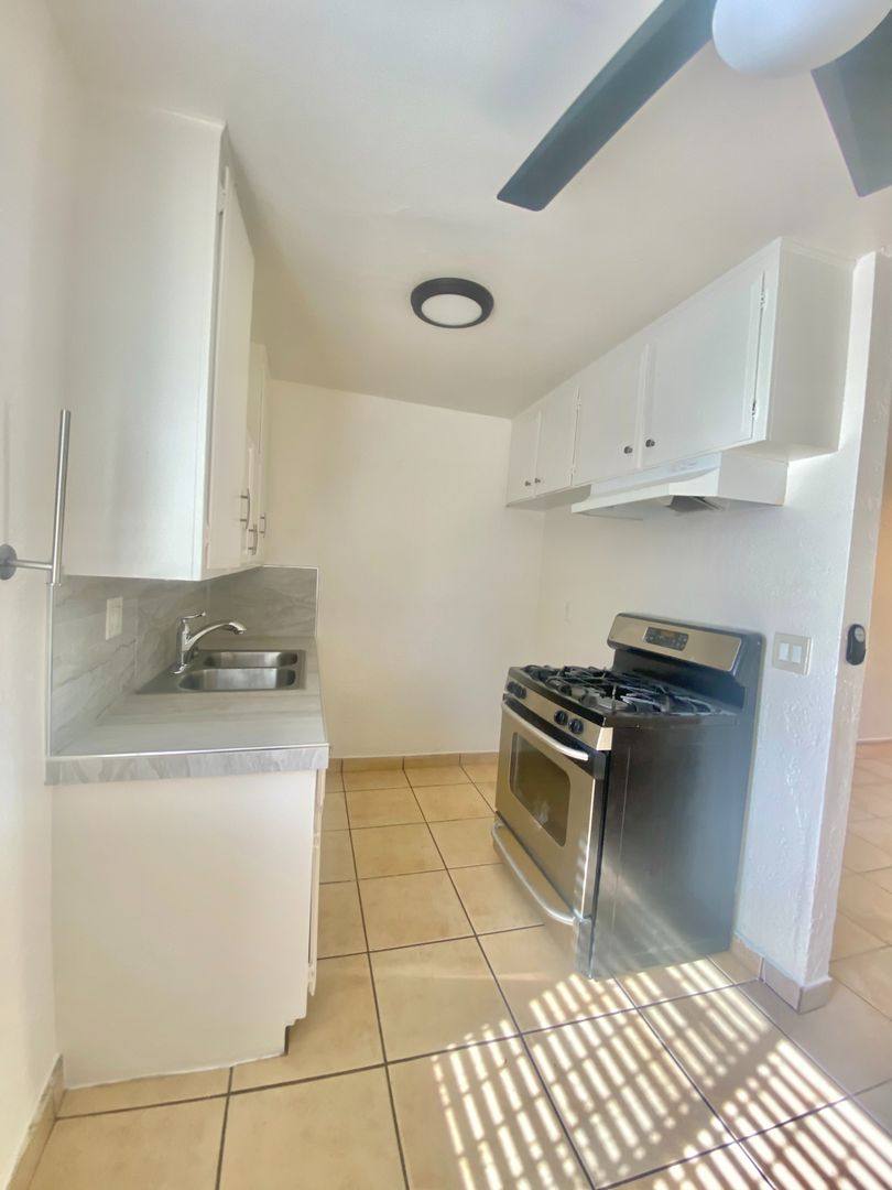 Apartment for rent at 2430 Linden Ave, Long Beach, CA 90806