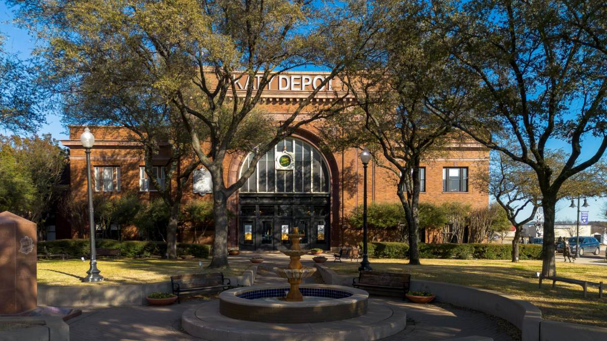 Apartment for rent at 101 E Main St #215, Denison, TX 75021