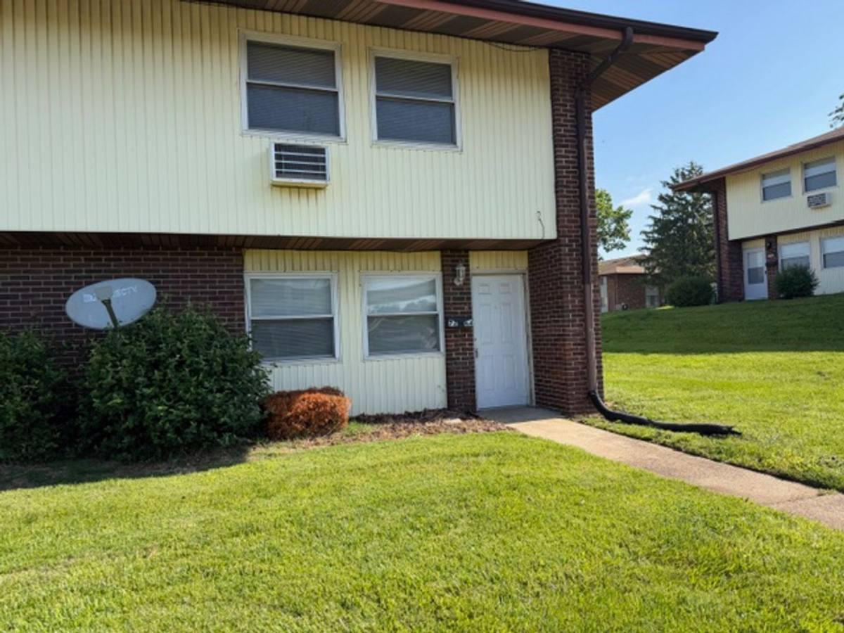 Townhouse for rent at 7244 Hazelcrest Dr, Hazelwood, MO 63042