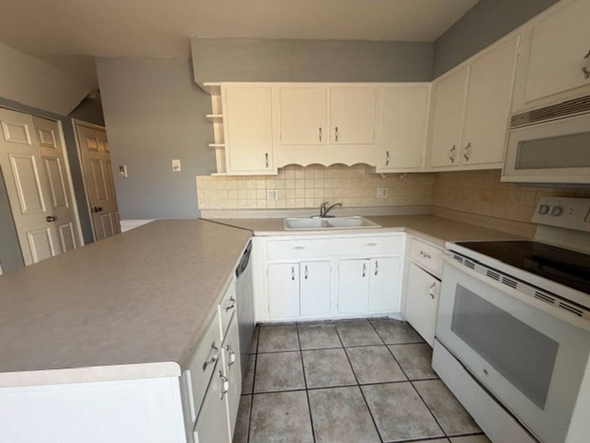 Townhouse for rent at 7244 Hazelcrest Dr, Hazelwood, MO 63042