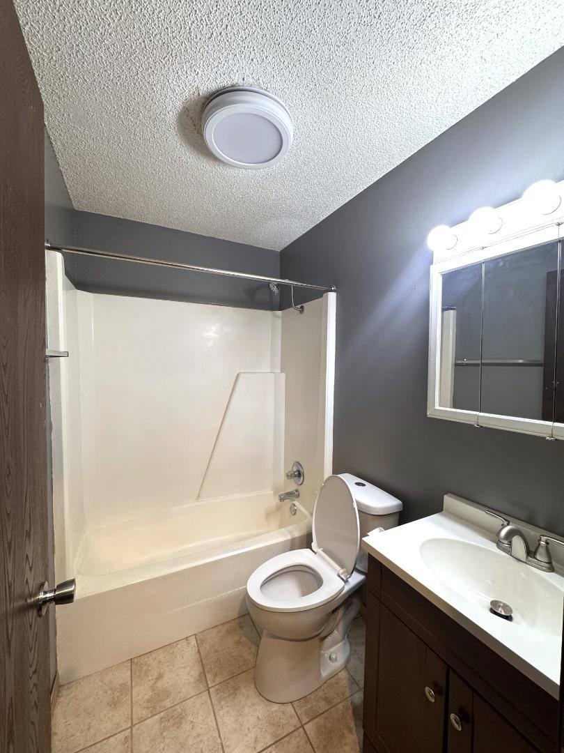 Apartment for rent at 1014 E Main St #5, La Porte City, IA 50651