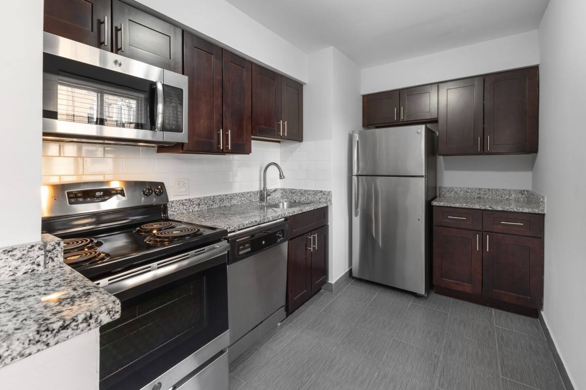 Apartment for rent at 6021 N Winthrop Ave, Chicago, IL 60660