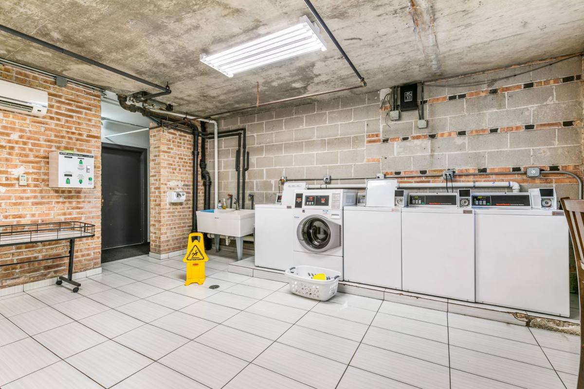 Apartment for rent at 6021 N Winthrop Ave, Chicago, IL 60660