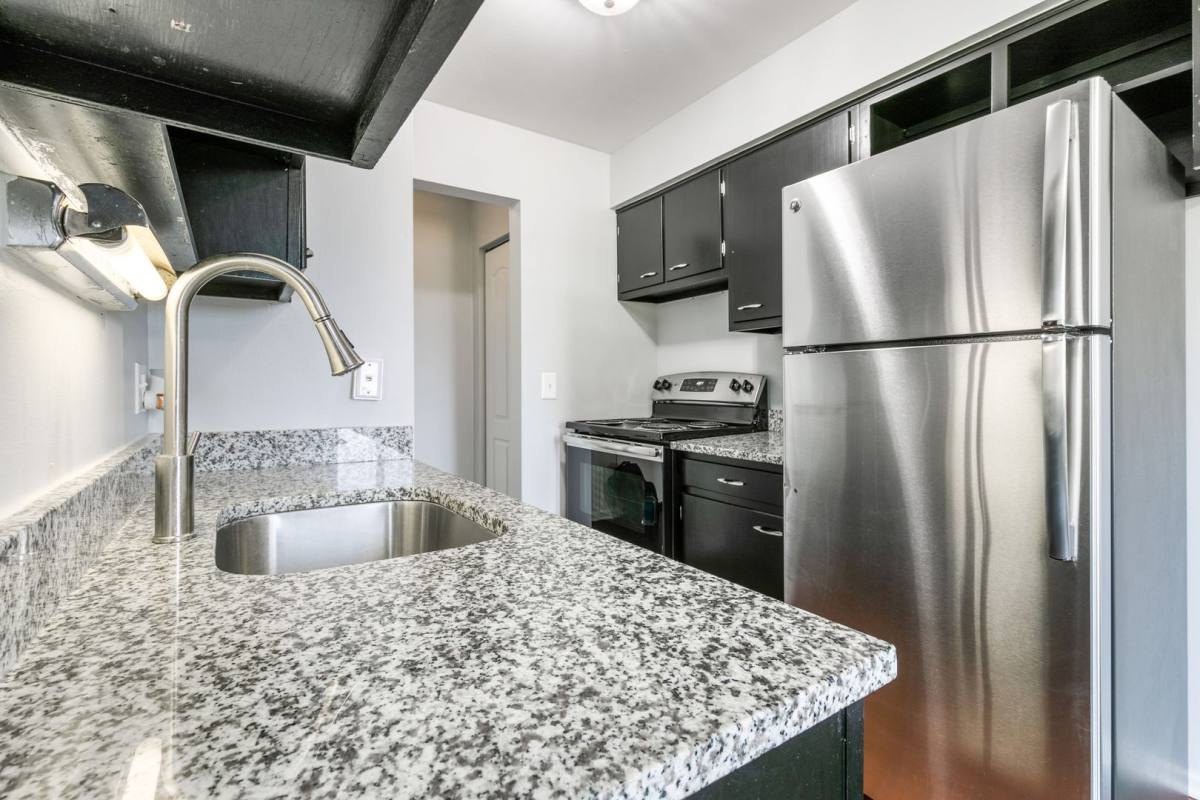 Apartment for rent at 6021 N Winthrop Ave, Chicago, IL 60660