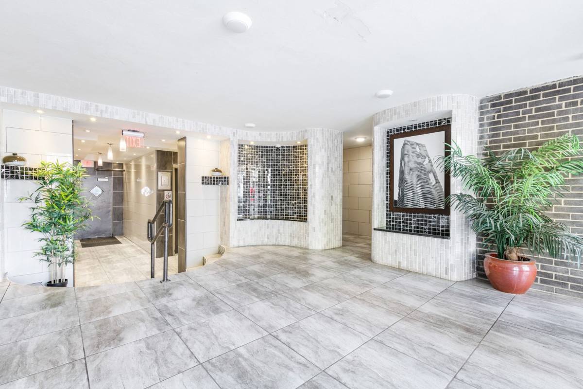 Apartment for rent at 6021 N Winthrop Ave, Chicago, IL 60660