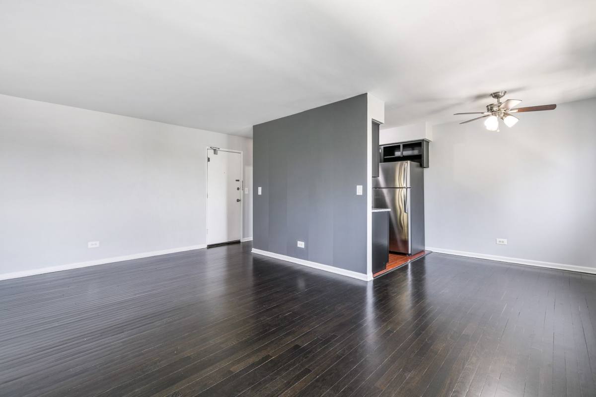Apartment for rent at 6021 N Winthrop Ave, Chicago, IL 60660