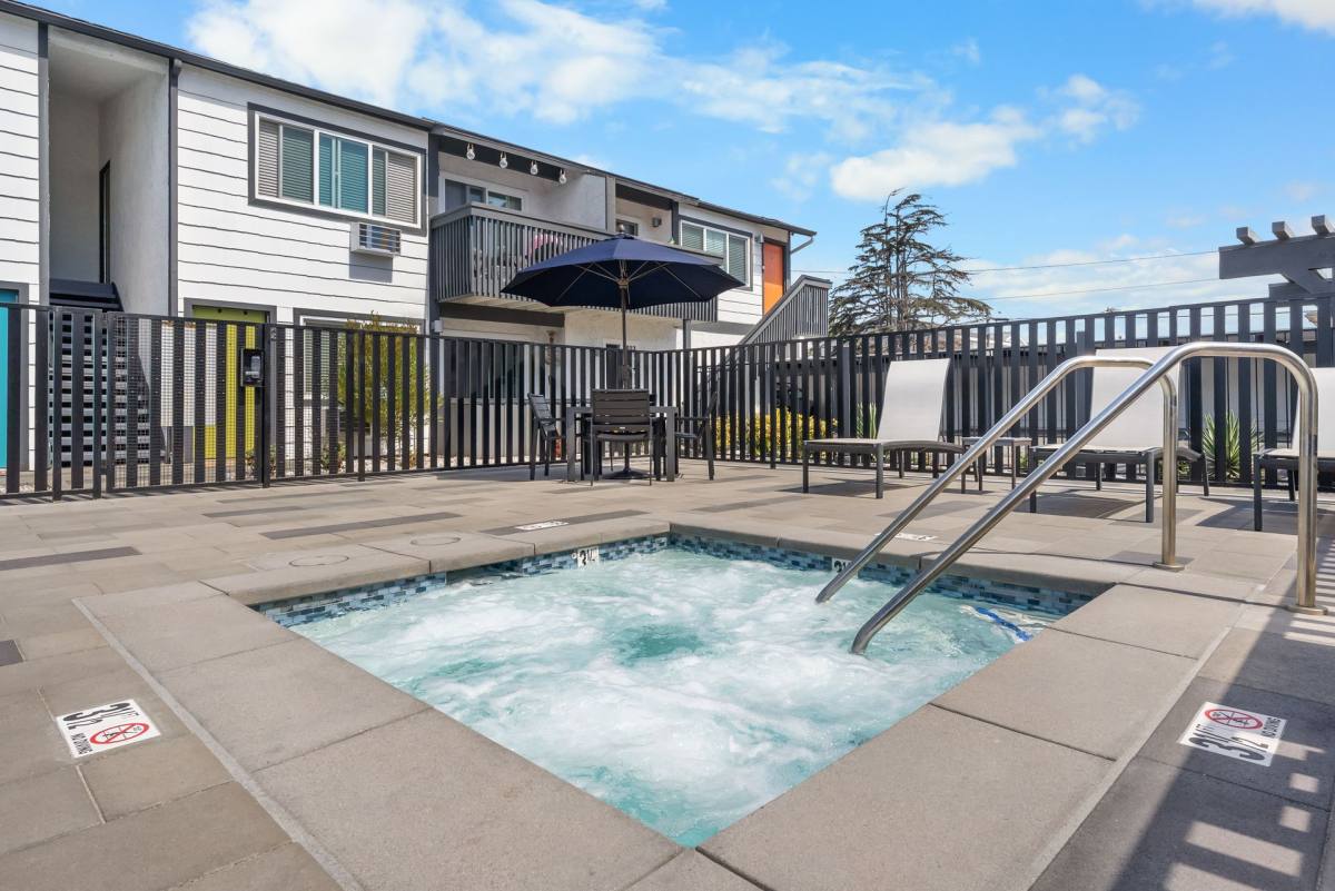 Apartment for rent at 126 E 18th St, Costa Mesa, CA 92627