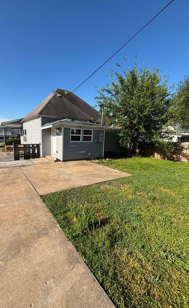 House for rent at 503 W Hovey, Springfield, MO 65802