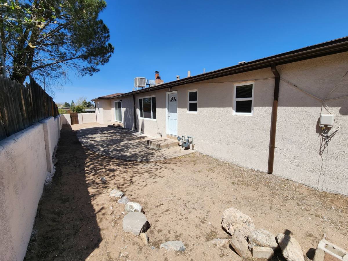 House for rent at 4600 Mountain Rd NE, Albuquerque, NM 87110