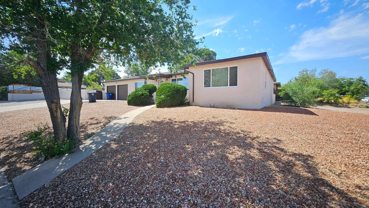 House for rent at 4600 Mountain Rd NE, Albuquerque, NM 87110