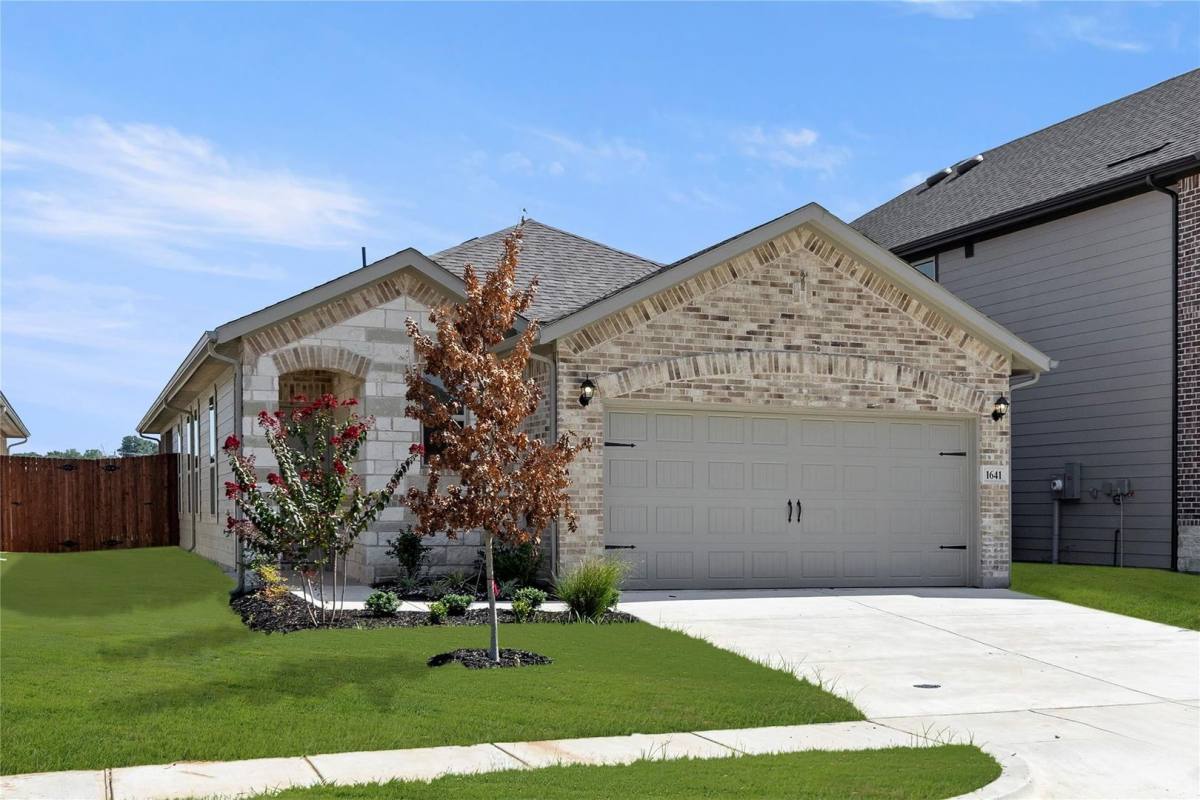 House for rent at 1641 Meadow Crest Dr, Aubrey, TX 76227