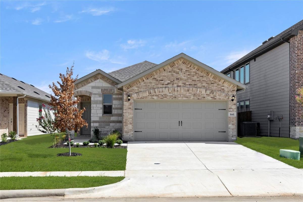 House for rent at 1641 Meadow Crest Dr, Aubrey, TX 76227