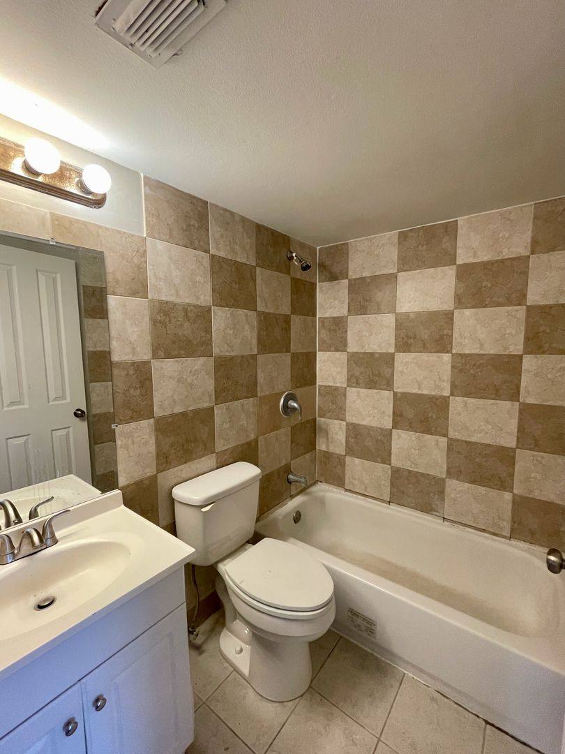 Townhouse for rent at 6083 Village Circle S, Orlando, FL 32822